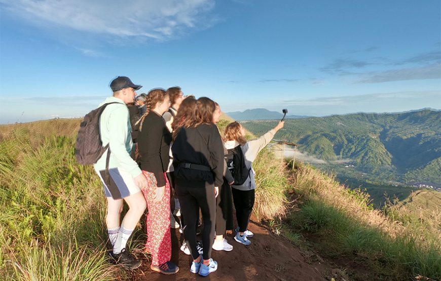 Bali: Sunrise Mount Batur Hike with Breakfast on The Top