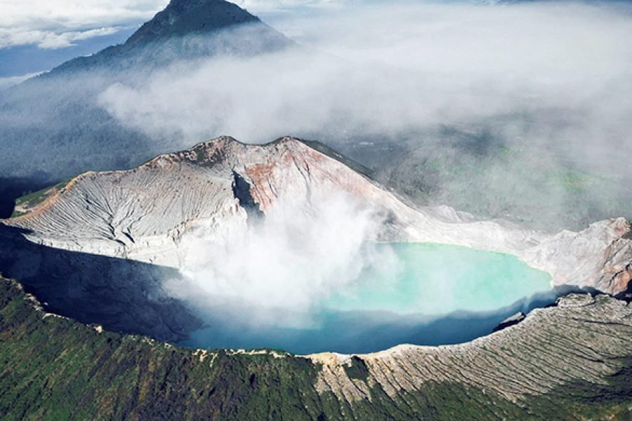 Helicopter Tour to Ijen Creater Lake East Jawa