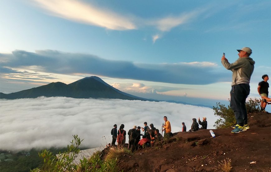 Bali: Sunrise Mount Batur Hike with Breakfast on The Top