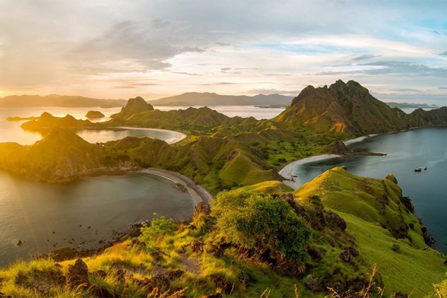 Komodo Island tour and the magic of the 3 colors of Lake Kelimutu