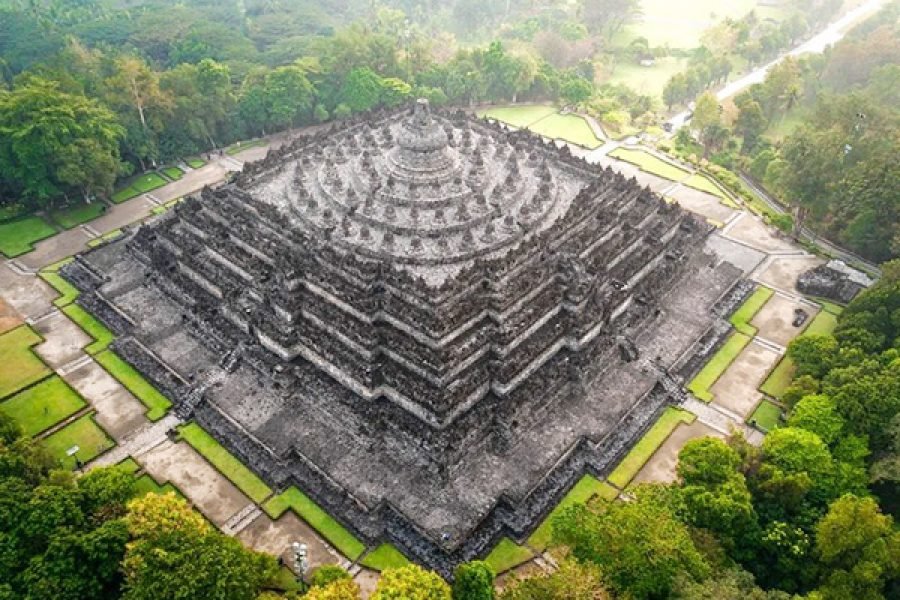 Borobudur Temple and Yogyakarta Cultural Tour 5 Days 4 Night