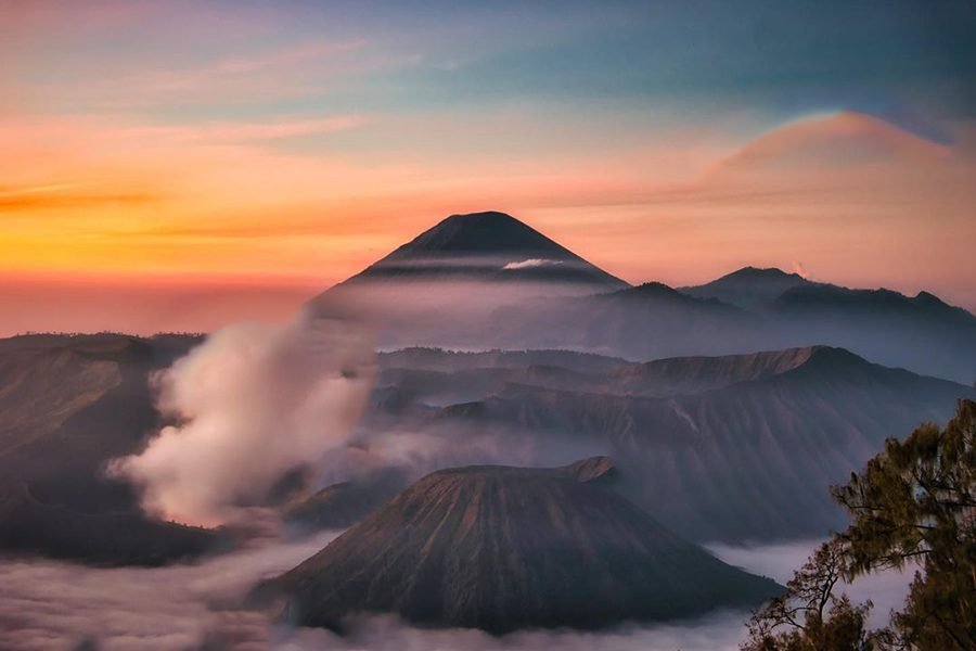 Jawa Volcano Tour Package 12 Days/11 Nights