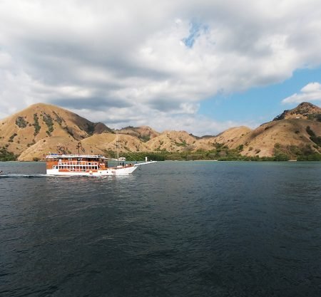 Bali Komodo Liveaboard, Lombok, Gili Islands & Nusa Penida Tour from Bali – 14 Days Luxury Archipelago Journey