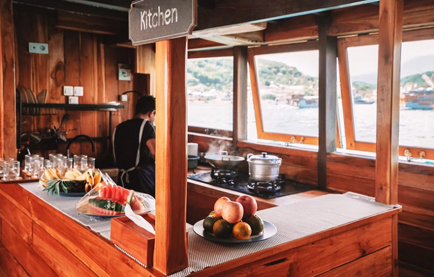 UXURY PHINISI 8 – KOMODO LIVEABOARD, FROM BALI