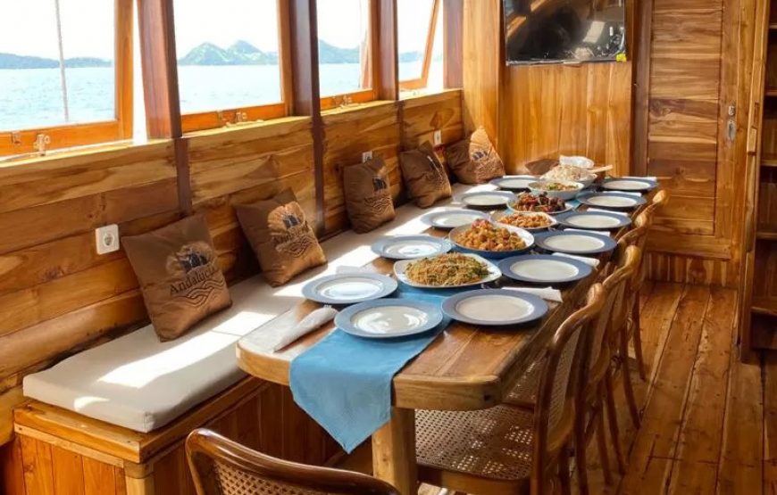 UXURY PHINISI 8 – KOMODO LIVEABOARD, FROM BALI