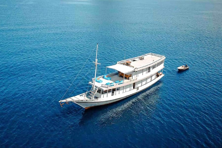 REGULAR BOAT 5 - KOMODO LIVEABOARD, FROM BALI