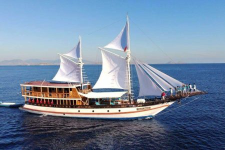 LUXURY PHINISI 2 – KOMODO LIVEABOARD, FROM BALI