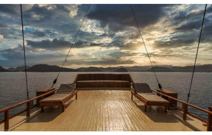 LUXURY PHINISI 2 – KOMODO LIVEABOARD, FROM BALI