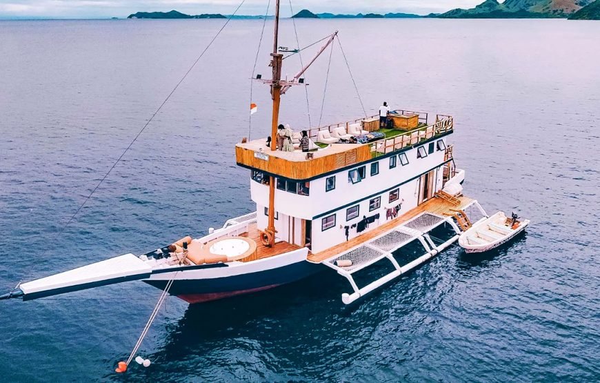 LUXURY PHINISI 10 – KOMODO LIVEABOARD,FROM BALI